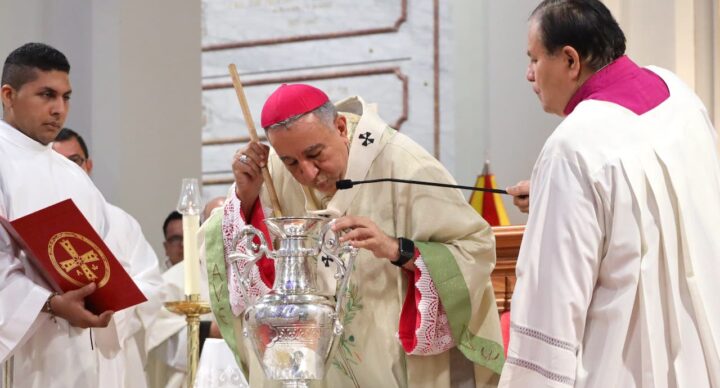 Arquidiócesis en espíritu de comunión y oración vivió la liturgia más significativa de la Semana Santa, 'la Misa Crismal',