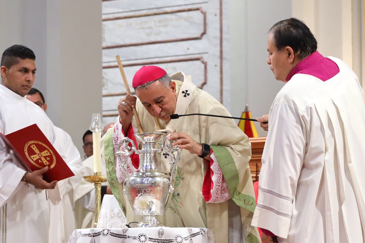 Arquidiócesis en espíritu de comunión y oración vivió la liturgia más significativa de la Semana Santa, 'la Misa Crismal',