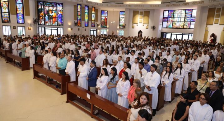 160 adultos de la Zona Santa María la Antigua reciben el Sacramento de la Confirmación