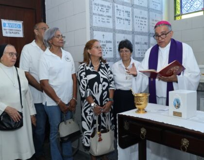 Traslado de las cenizas de la Hna. Elena Martínez al columbario de la Iglesia San Francisco de Asís