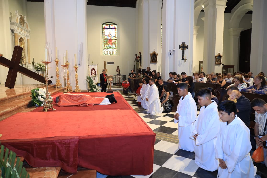 Miles de fieles acompañan la Pasión de Cristo