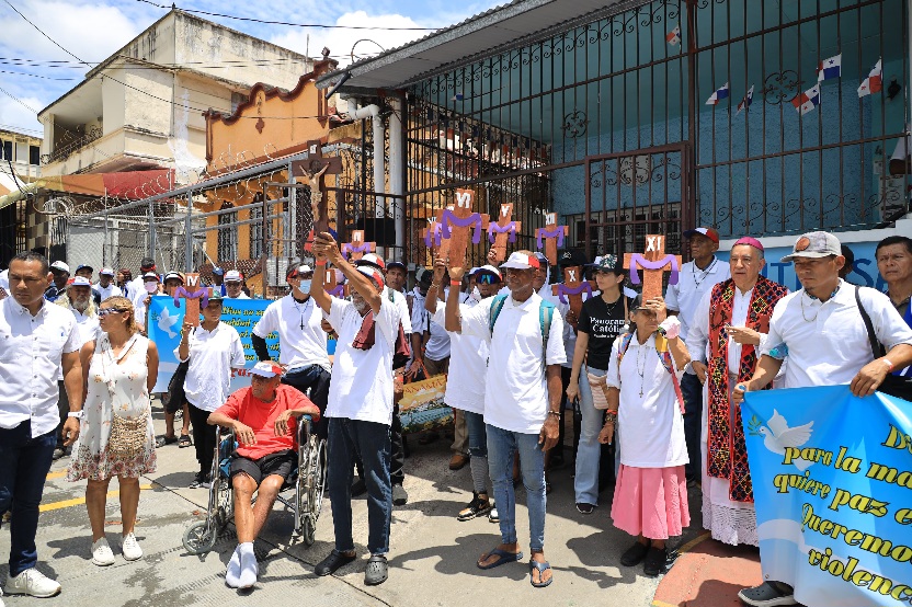 Afirmó el arzobispo Ulloa a habitantes de calle “No están solos, la cruz también camina con ustedes”