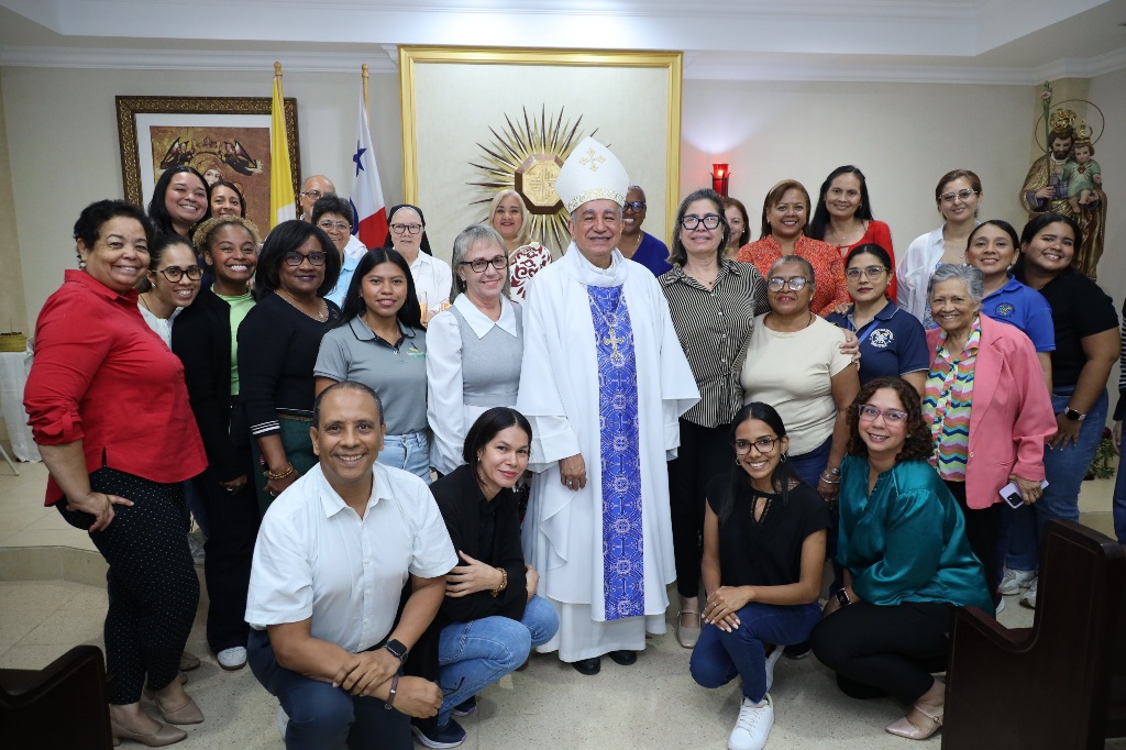 Colaboradores del Arzobispado de Panamá  celebran aniversario episcopal de monseñor José Ulloa Mendieta