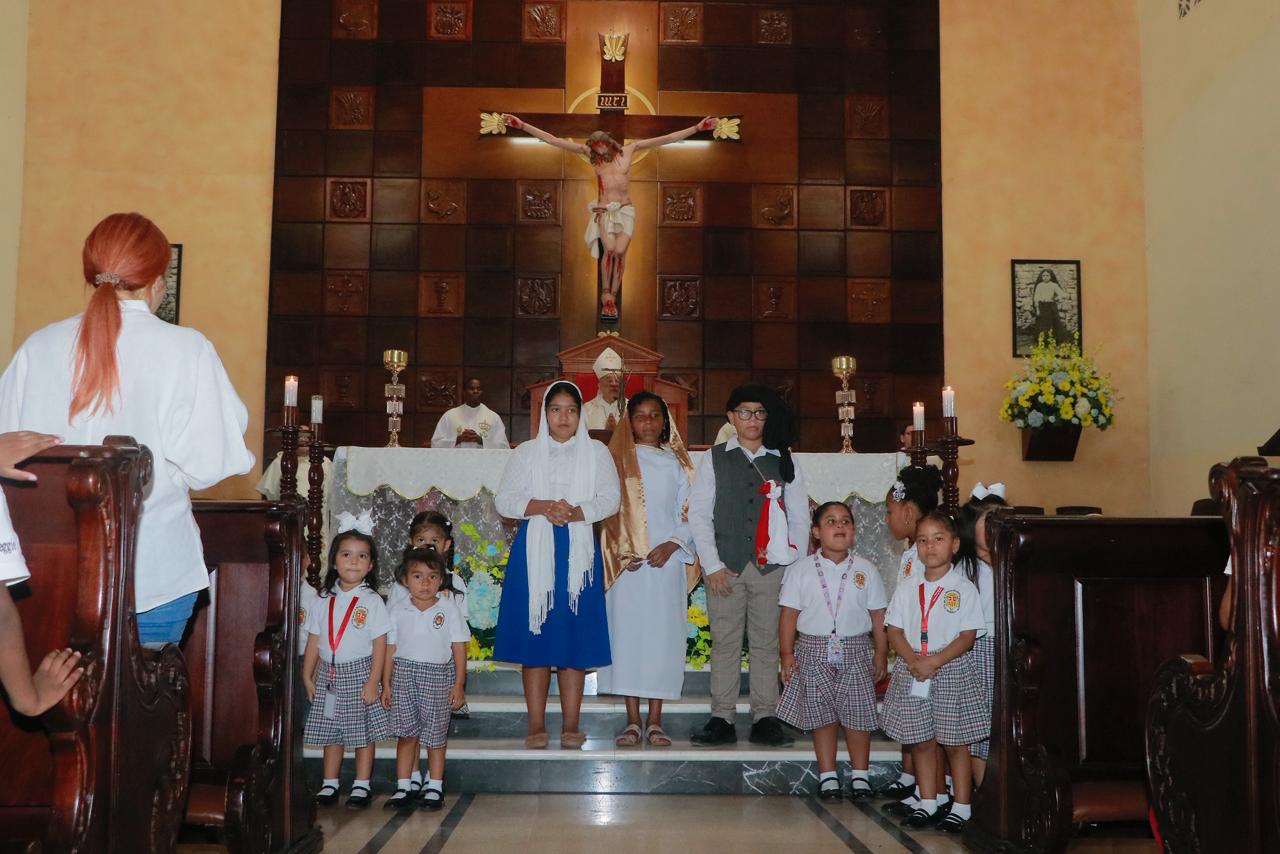 Niñez y juventud del Chorrillo iluminan de fe y esperanza fiesta de la Virgen de Fátima