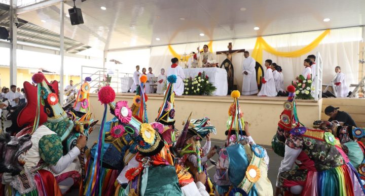Entre la fe, tradición y devoción Eucaristía chorreranos celebran el Corpus Christi