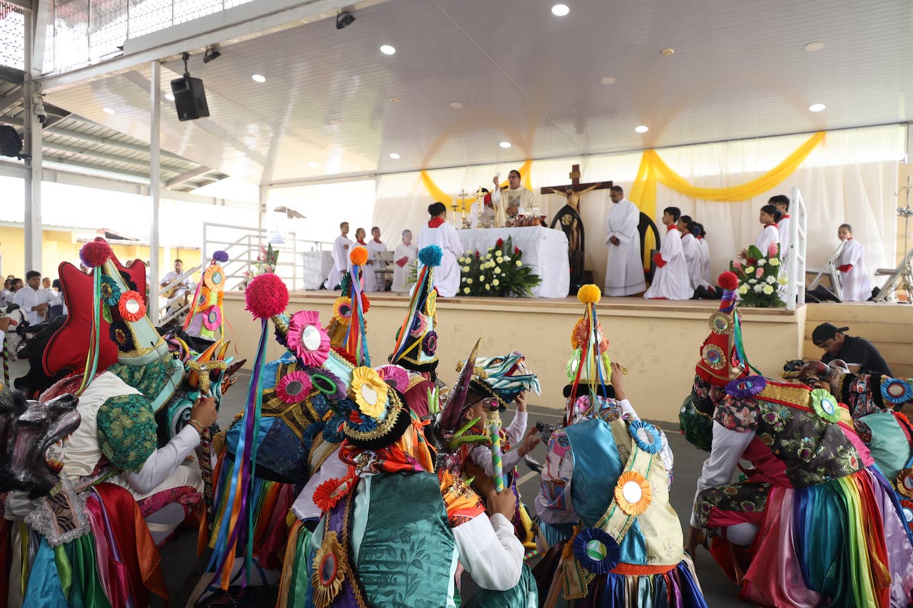 Entre la fe, tradición y devoción Eucaristía chorreranos celebran el Corpus Christi