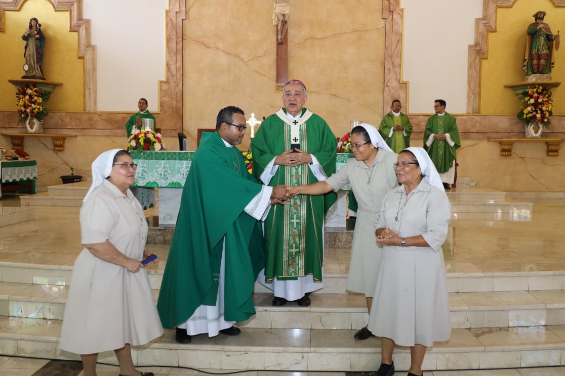 Arzobispo Ulloa confía al P. Fernando Suárez el pastoreo de la Parroquia San Isidro Labrador, Capira