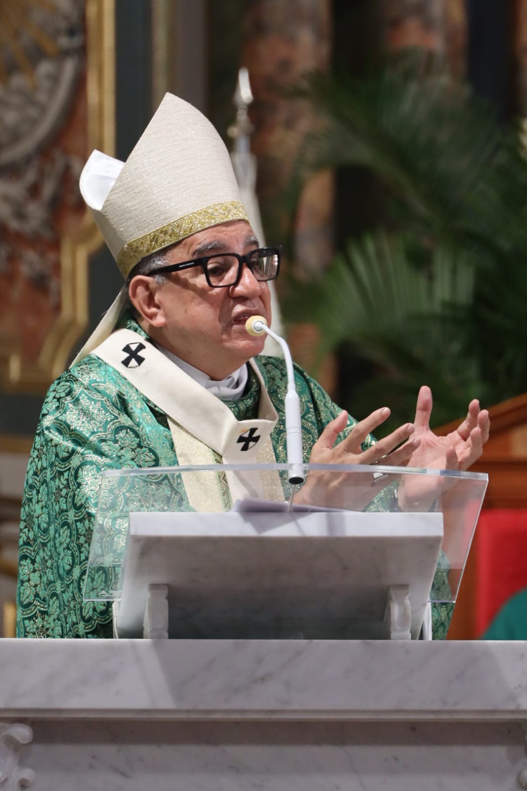 Una sola Iglesia e historia que continúa: Arzobispo Ulloa llama al reencuentro, al diálogo y a bajar el tono